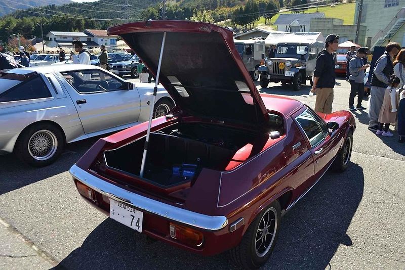 Lotus Europa, sportovní vůz britské automobilky, vznikl přesně podle filozofie šéfa značky Colina Chapmana. Vyráběl se v letech 1966 až 1975.