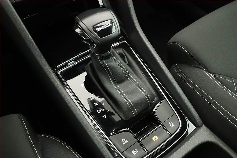 Škoda Karoq (2023) Sportline 1.5 TSI - fotka 12 z 20