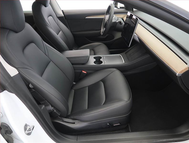 Tesla Model 3 (2023) Standard Range 60kWh, SoH 95% - fotka 9 z 33