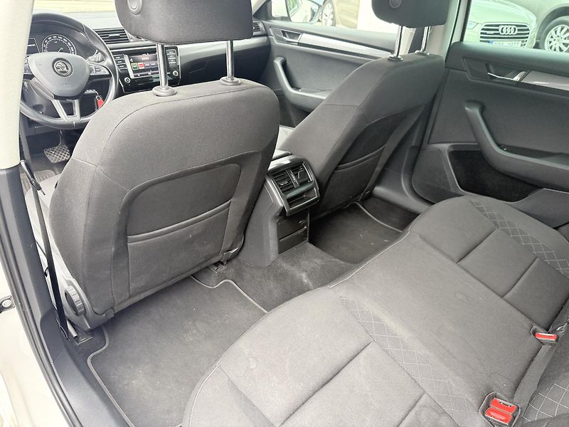 Škoda Superb 2.0 TDi 110kw - fotka 25 z 29