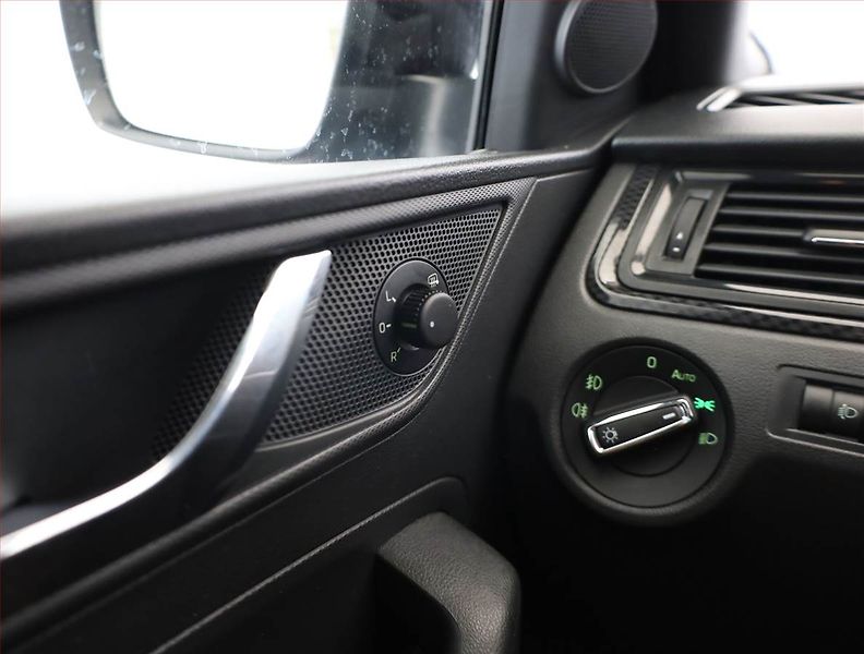 Škoda Rapid (2017) Spaceback 1.2 TSI, Serv.kniha - fotka 16 z 19
