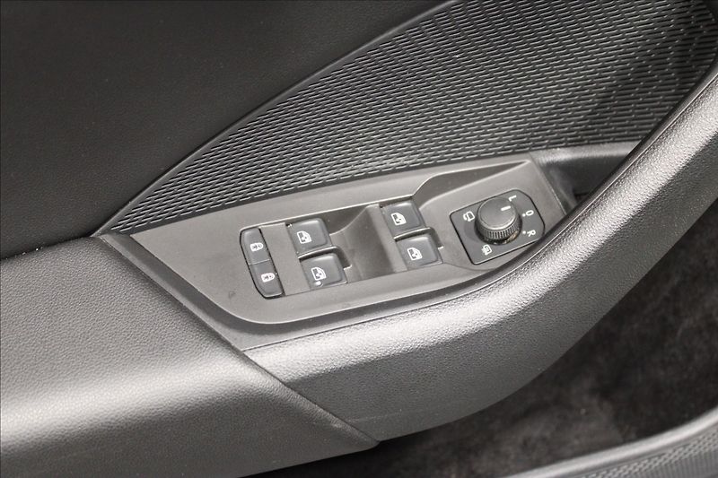 Škoda Octavia 2,0 TDI Scout 4x4 DSG 1.majite - fotka 16 z 40