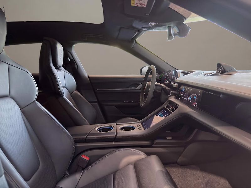 Porsche Taycan 4S Sport Turismo Pano 360 Matr - fotka 17 z 23