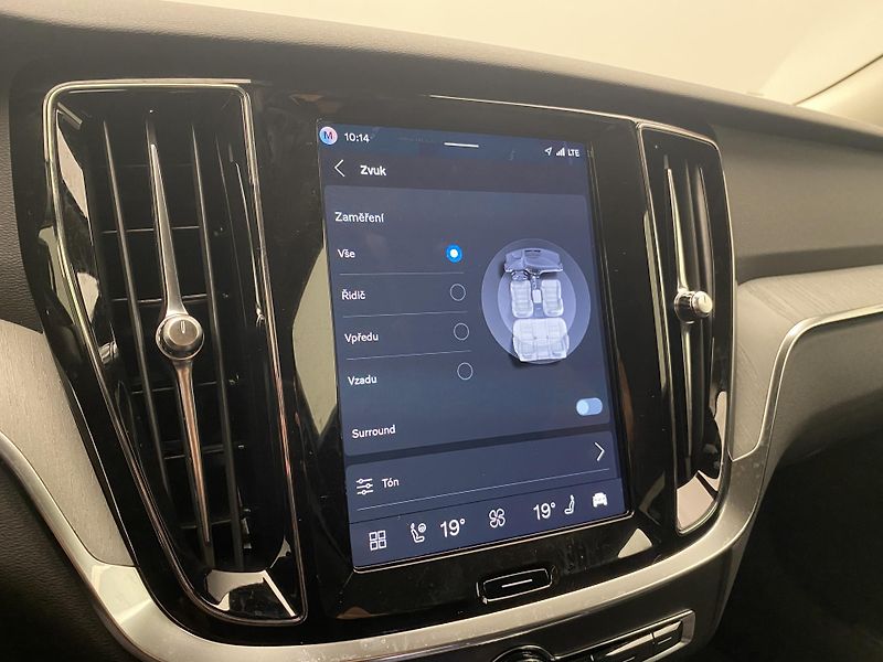 Volvo V60 T6 AWD RECHARGE DARK PLUS CZ - fotka 43 z 49