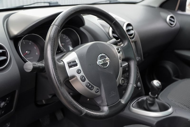 Nissan Qashqai 1.5 dci 7MÍST - fotka 24 z 29