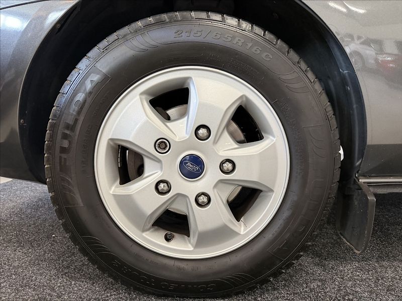 Ford Tourneo Custom 2,2 TitaniumX,114kW,1maj,po se - fotka 26 z 31