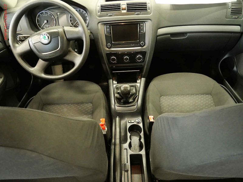 Škoda Octavia (2010) 1.2TSI, ČR, AC, STK8/28 - fotka 8 z 18
