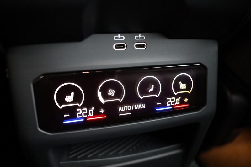 BMW Řada 5 530e xDrive Touring - fotka 27 z 31