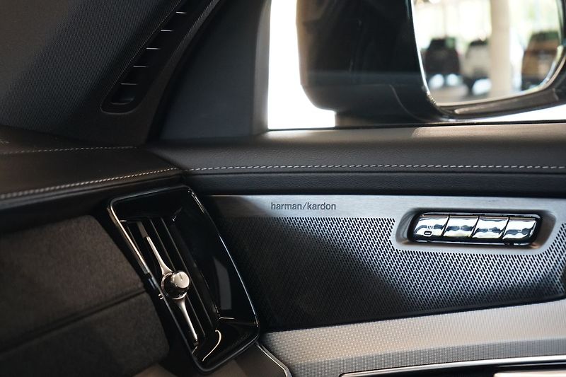 Volvo XC90 B5 PLUS Black Edition, Vzduch - fotka 41 z 49