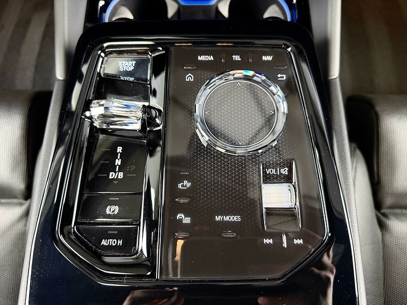 BMW Ostatní M60 xDrive - fotka 30 z 39