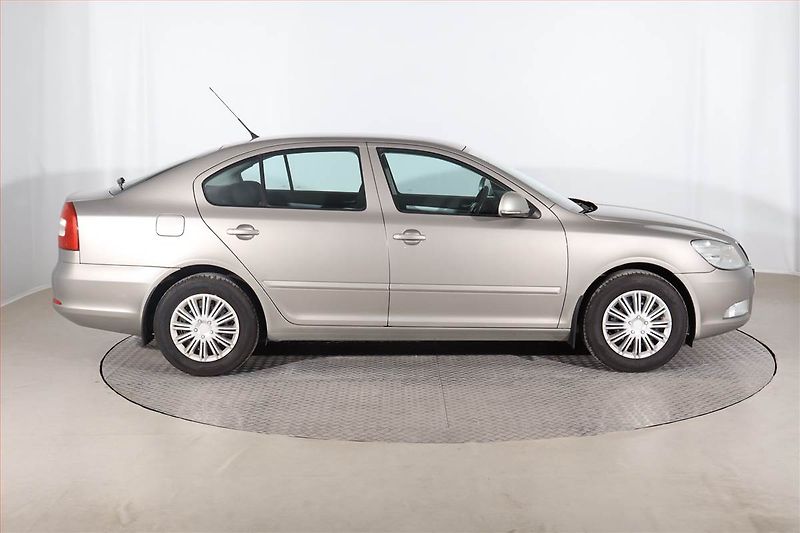 Škoda Octavia (2009) 1.9 TDI, Serv.kniha, nová STK - fotka 6 z 19