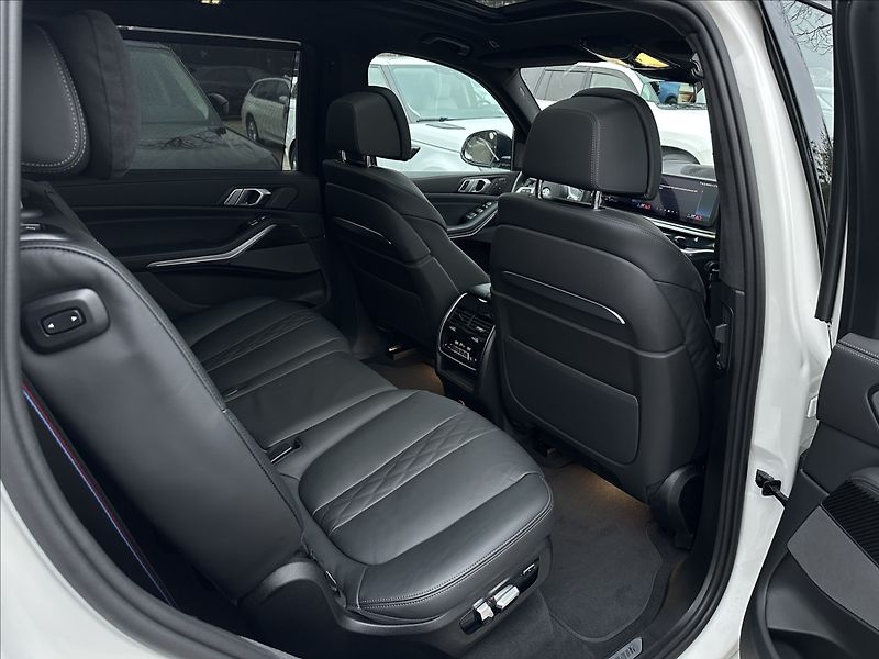 BMW X7 40d Msport Xdrive - fotka 32 z 43