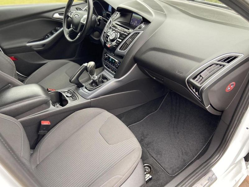 Ford Focus (2014) 1.0EcoBoost 92kw - fotka 19 z 32