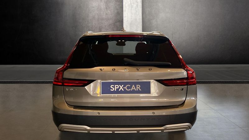 Volvo V90 Cross Country Pro, B4 AWD, 145 - fotka 4 z 41