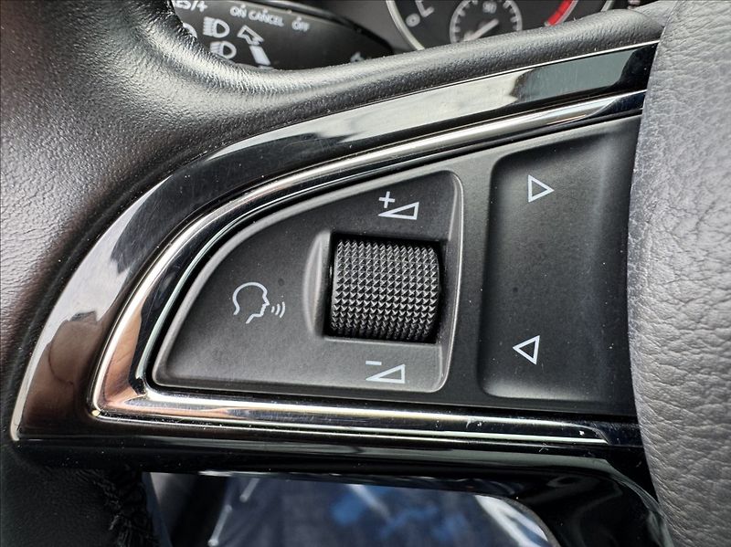 Škoda Superb 1,6 TDI Navi TZ park. kamera - fotka 32 z 50