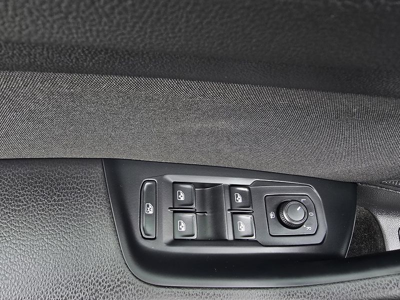 Volkswagen Passat 2.0TDI 110KW DSG BUSINESS ČR! - fotka 15 z 40
