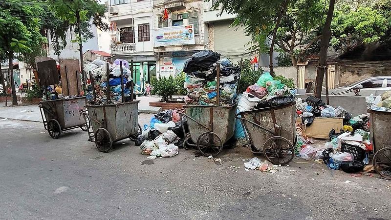 Jeden z prvních vozů Škoda na území Vietnamu. Právě ten jsem zkoušel v ulicích hlavního města