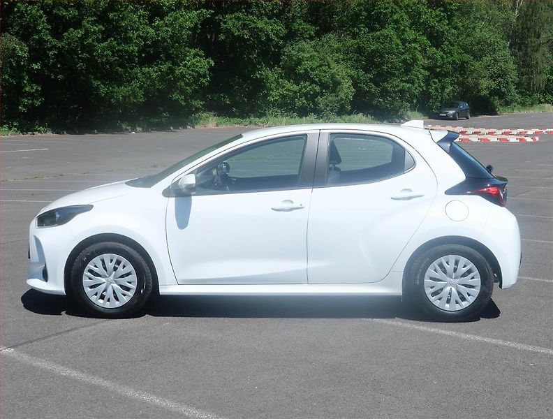 Toyota Yaris (2022) 1.5 VVT-i Hybrid - fotka 3 z 15
