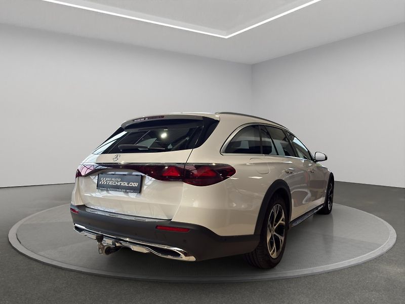 Mercedes-Benz Třídy E (2025) E 450 d 4MATIC All-Terrain - fotka 7 z 22