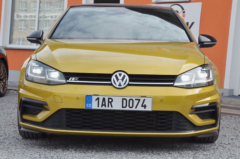 Volkswagen Golf (2017) 1.6 TDi 85kW DSG R-LINE HighL. - fotka 8 z 44