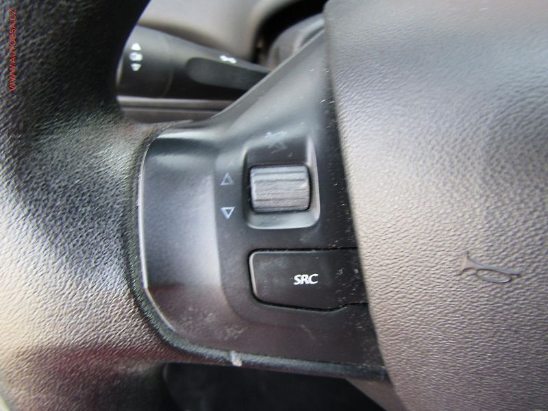 Peugeot 208 (2012) 1.2 VTi, AC, temp - fotka 12 z 17