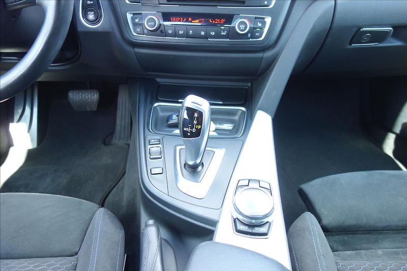 BMW Řada 3 320d GT,XDRIVE,ČR,SERV.KN. - fotka 23 z 41
