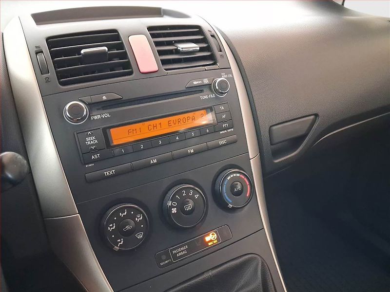Toyota Auris (2008) 1.4 VVT-i, Park. senzory - fotka 12 z 19