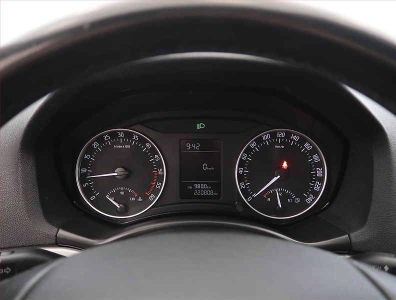 Škoda Octavia (2011) 1.6 TDI, Tempomat - fotka 11 z 18