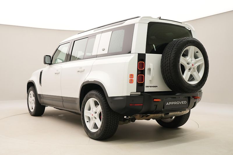 Land Rover Defender 110 D250 SE AWD AUT CZ - fotka 10 z 49