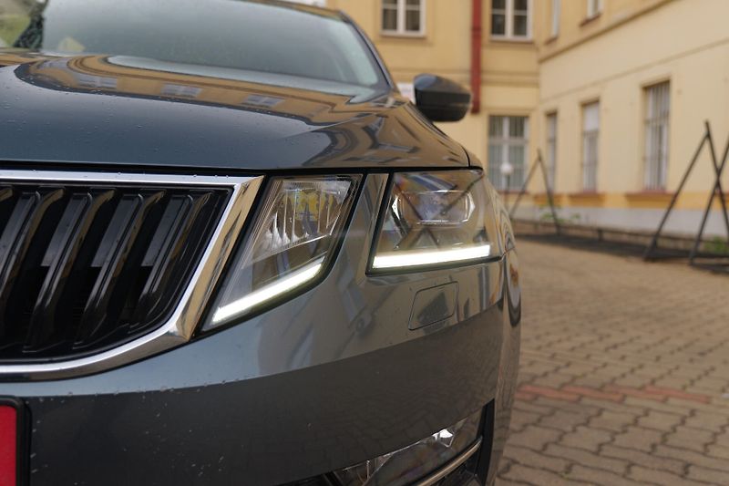 Škoda Octavia 1.5 TSI 110 kW Style LED Tažné - fotka 9 z 35