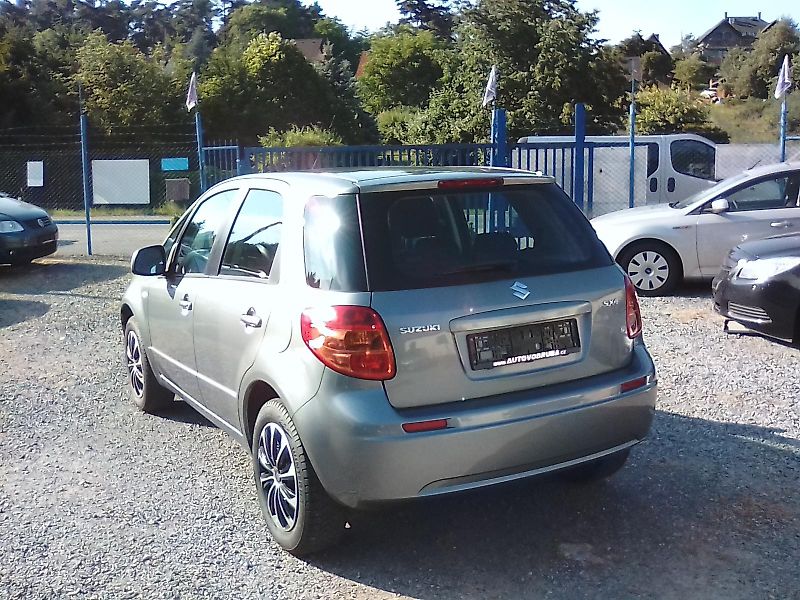 Suzuki SX4 (2008) 1.5i , kola navíc - fotka 5 z 33