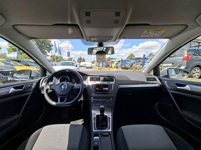 Volkswagen Golf 1,6 TDI 110k M5 - fotka 2 z 25