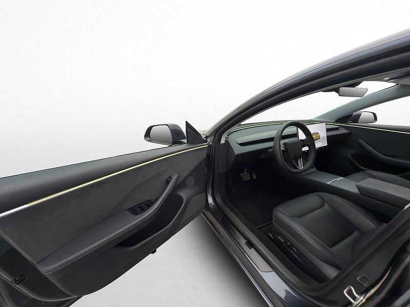 Tesla Model 3 Long Range AWD Highland - fotka 7 z 26