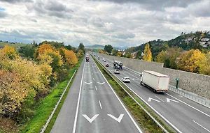 Šipky, které mají pomoci řidičům na dálnici dodržovat bezpečný odstup