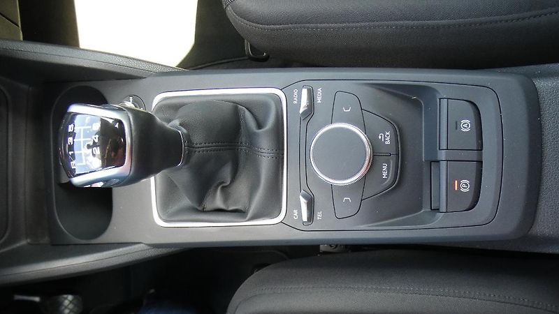 Audi Q2 1,0 TFSI Advanced - fotka 19 z 24