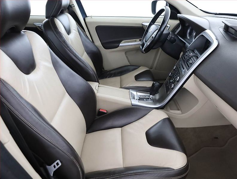 Volvo XC60 (2010) D5 Polestar, 4X4, Automat - fotka 7 z 17