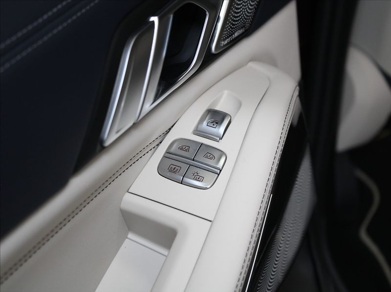 BMW X7 3,0 40xD M-paket B&W 6-míst ČR - fotka 38 z 51
