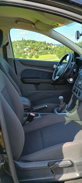 Ford Focus (2005) kombi 1.6 Ti-VCT Sport  - fotka 8 z 17