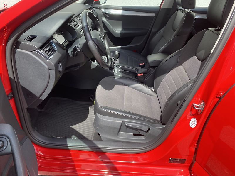 Škoda Octavia (2013) 1.2 TSi, Elegance - fotka 9 z 16