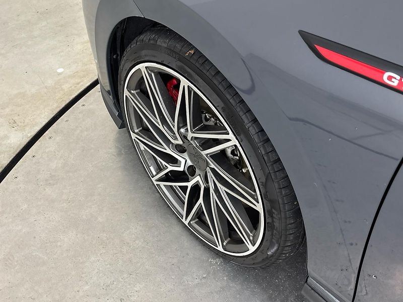 Volkswagen Golf GTI Clubsport - fotka 26 z 30