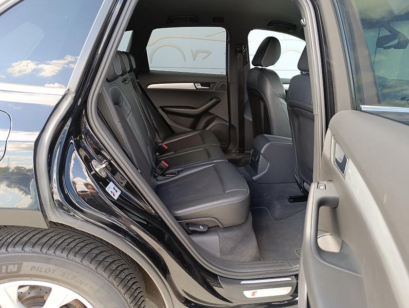 Audi Q5 2.0TDI QUATTRO S-LINE ČR - fotka 16 z 31