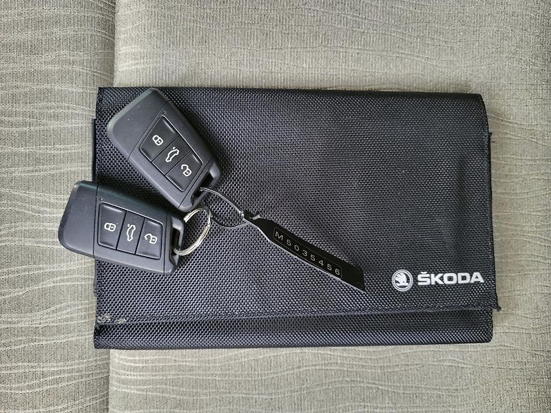 Škoda Karoq 2.0 TDi 110kW DSG 4x4 STYLE - fotka 44 z 48