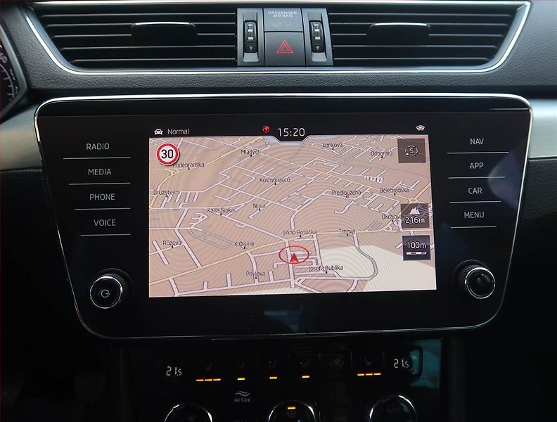Škoda Superb (2019) Style 2.0 TDI, Kůže, Navi - fotka 16 z 22