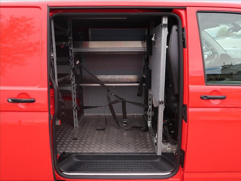 Volkswagen Transporter 2,0 TDi,110kW,1majČR,L2,dílna - fotka 19 z 27