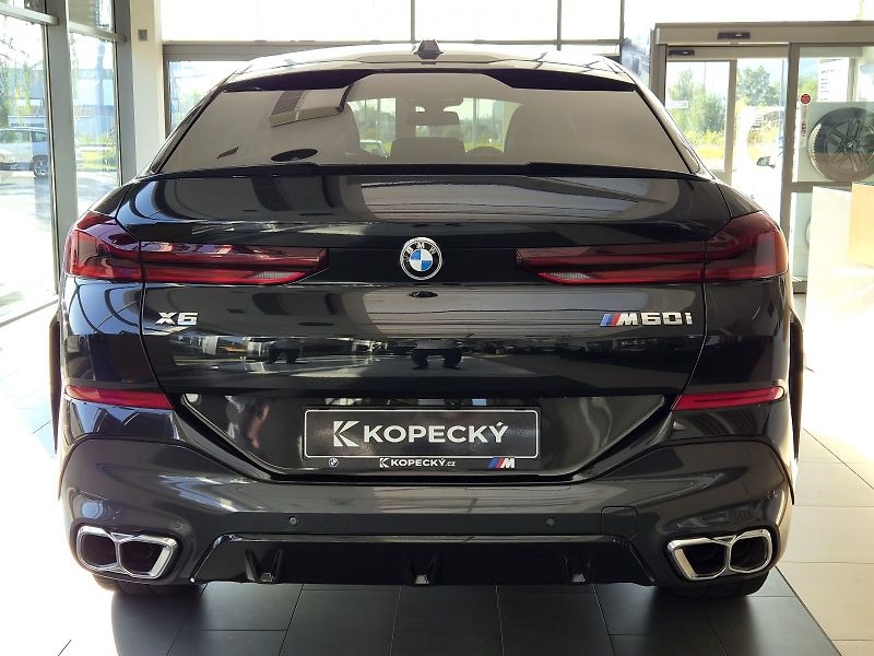 BMW X6 M60i xDrive - fotka 6 z 40