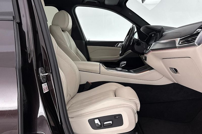 BMW X5 xDrive30d - fotka 15 z 27