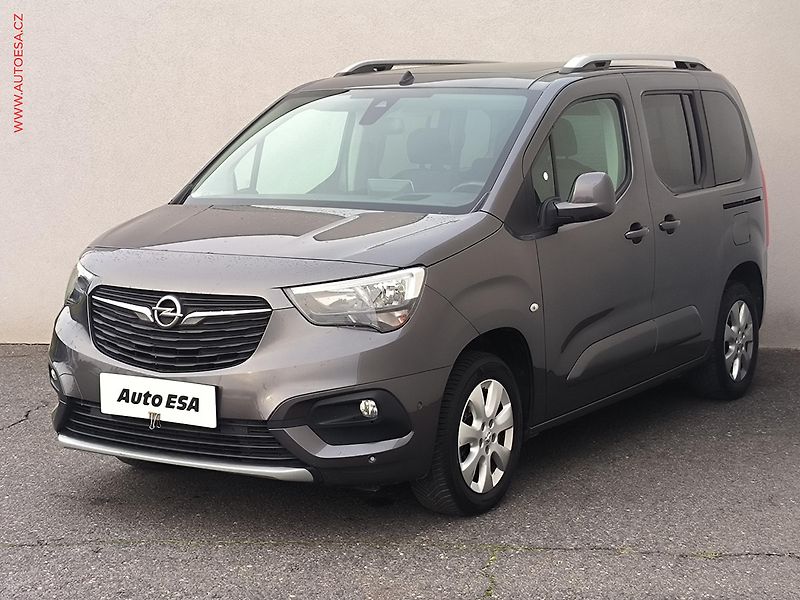 Opel Combo (2019) 1.5CDTi, Life, navi, panor - fotka 3 z 25