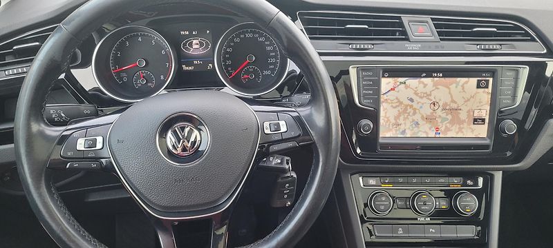 Volkswagen Touran (2016) 1,4TSi 110kW benzín DSG FuLLeD - fotka 26 z 44