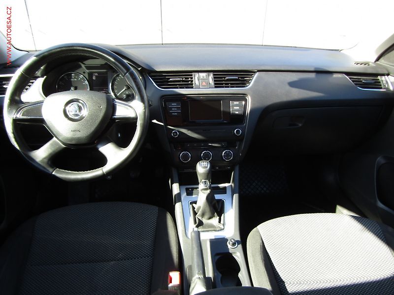 Škoda Octavia (2015) 1.2 TSi, ČR, STK2/28 - fotka 8 z 16