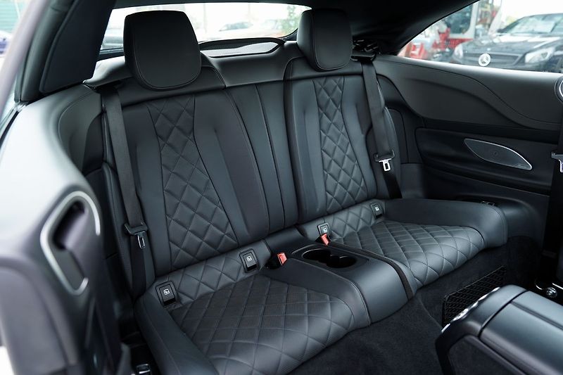 Mercedes-Benz Třídy E E 53 AMG 4Matic+/440PS - fotka 33 z 50